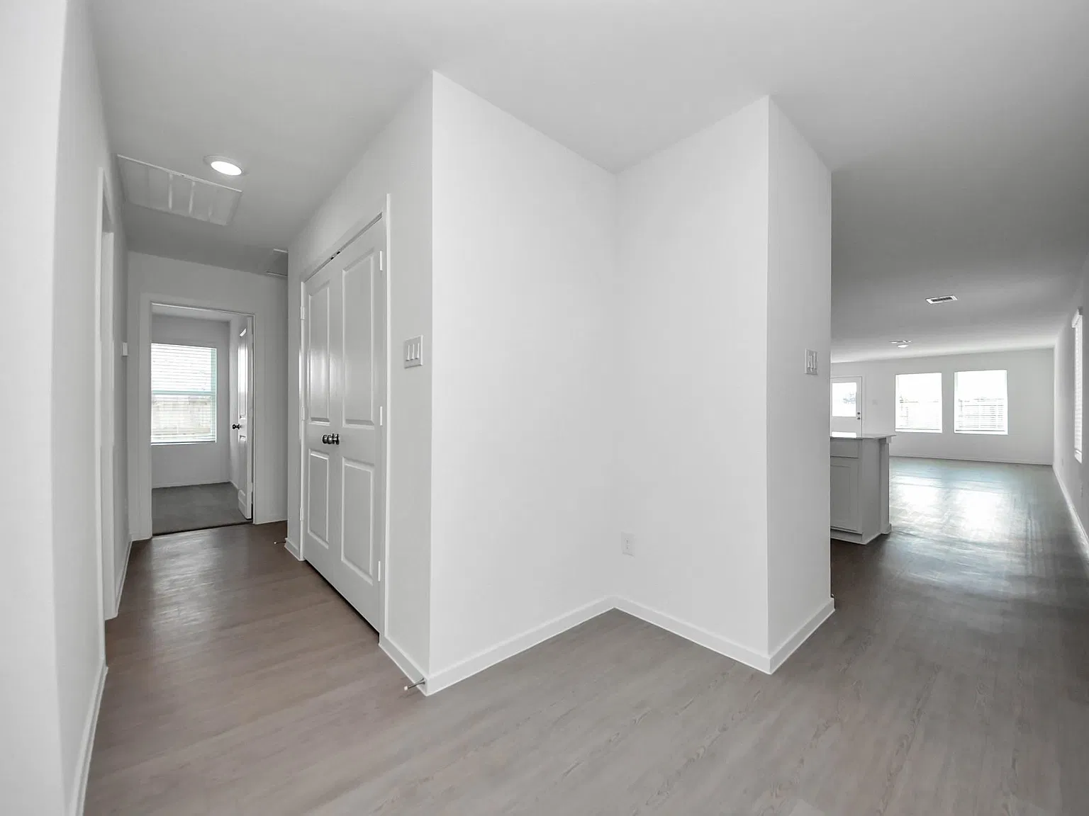 4 bed, 2.0 bath, 1670 sqft, $1,825 — Photo 3