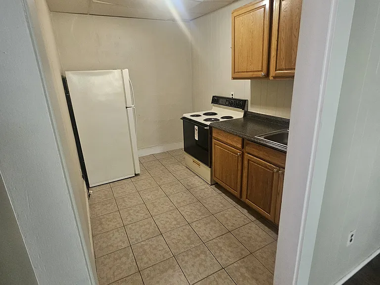 48 Middle St — Photo 2