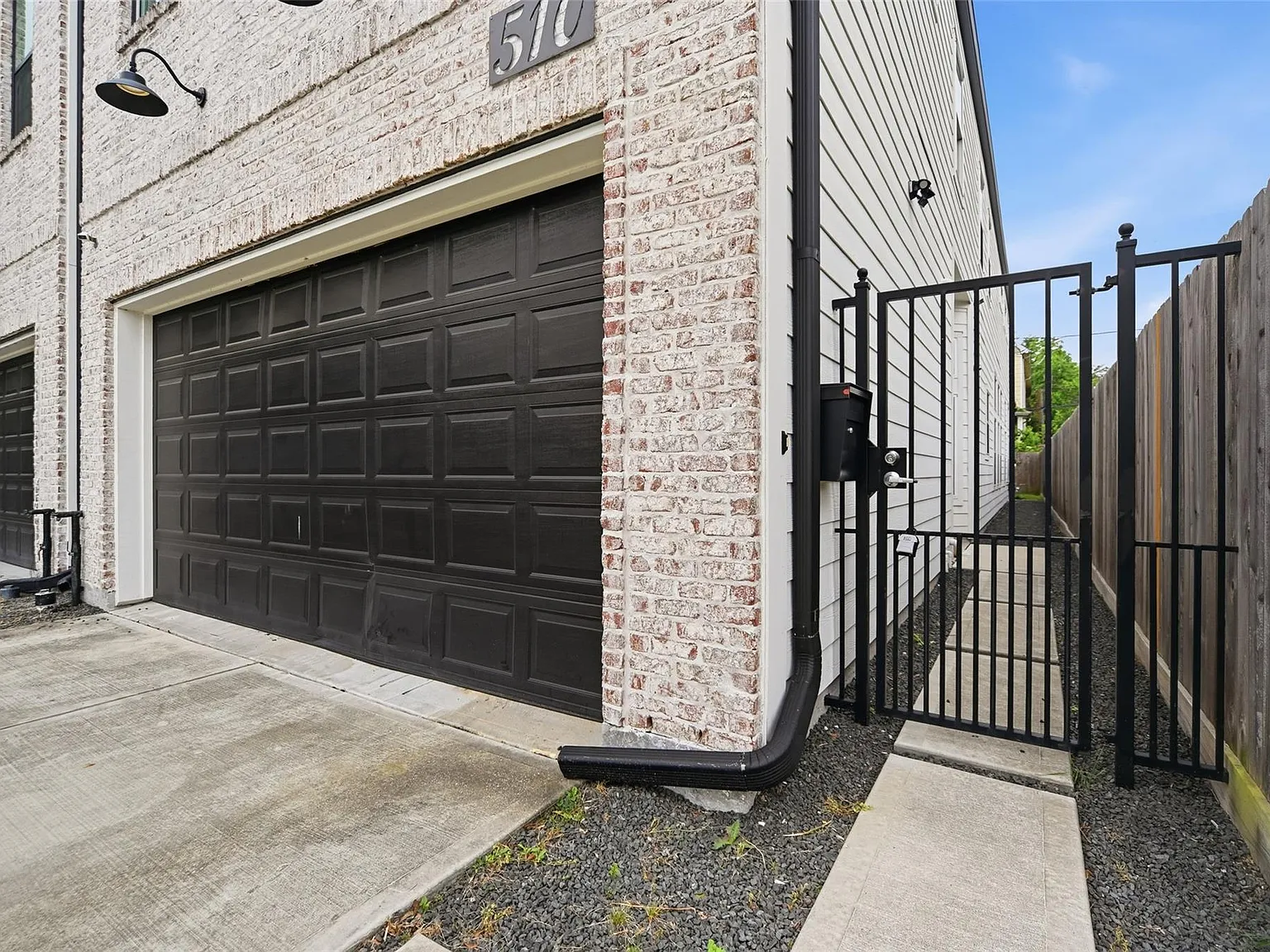 3 bed, 3.5 bath, 2608 sqft, $4,750 — Photo 4