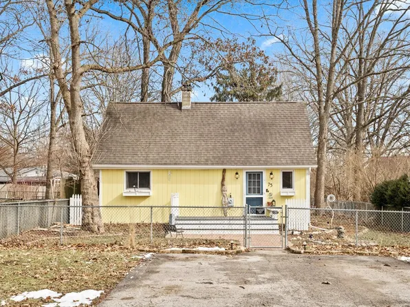 75 Willow Springs Ln, Plano, IL 60545