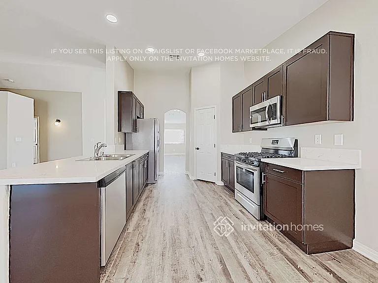 577 Canlite St — Photo 5