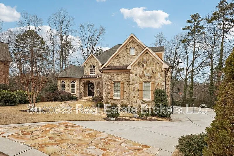 4 bed, 4.5 bath, 5920 sqft, $5,500 — Photo 3