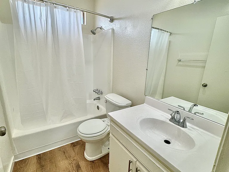 11200 Victory Blvd #9 — Photo 26