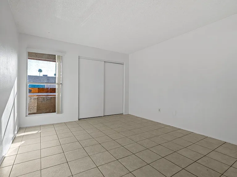 23-web-or-mls-2688 N 43rd Ave 29D--20_10012025