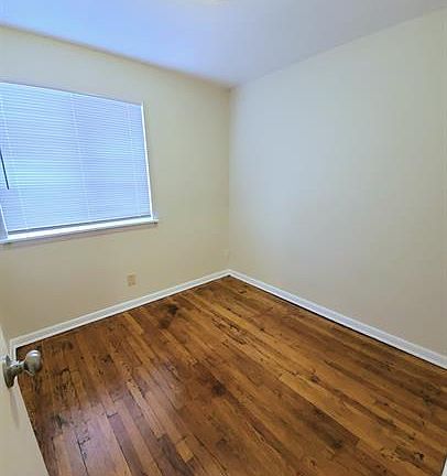 4th image of 2054 Grasmere Ave