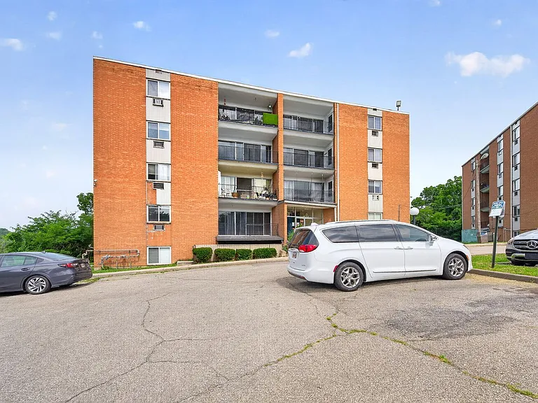 Beechmont Towers — Photo 61