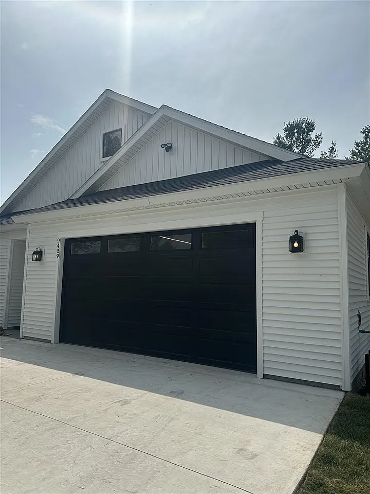 3 bed, 2.0 bath, 1203 sqft, $4,600 — Photo 2