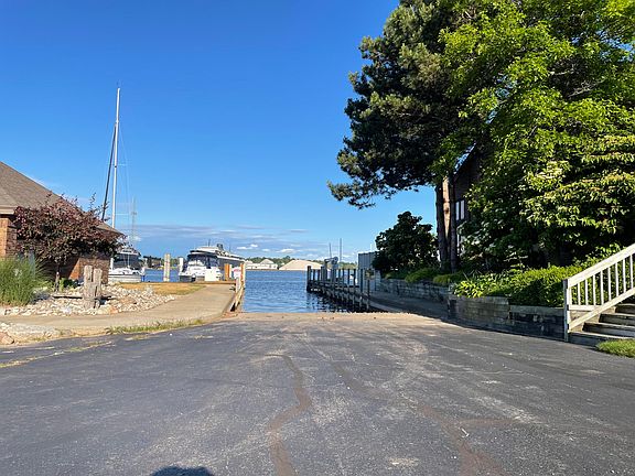 5th image of 10 Harbor Dr Slip 9