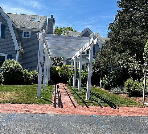 front view -pergola