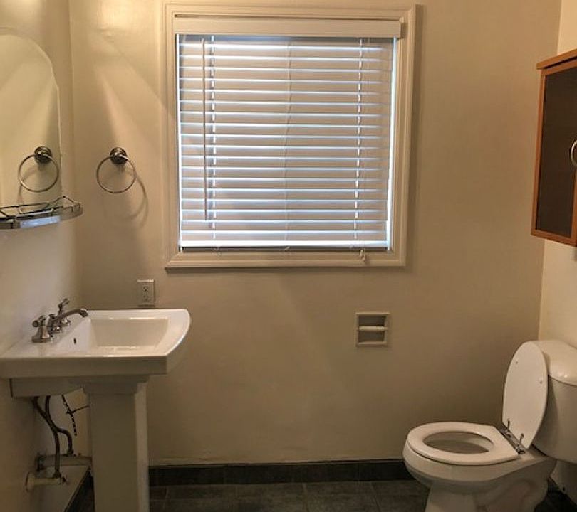 1st image of 49 West Ln