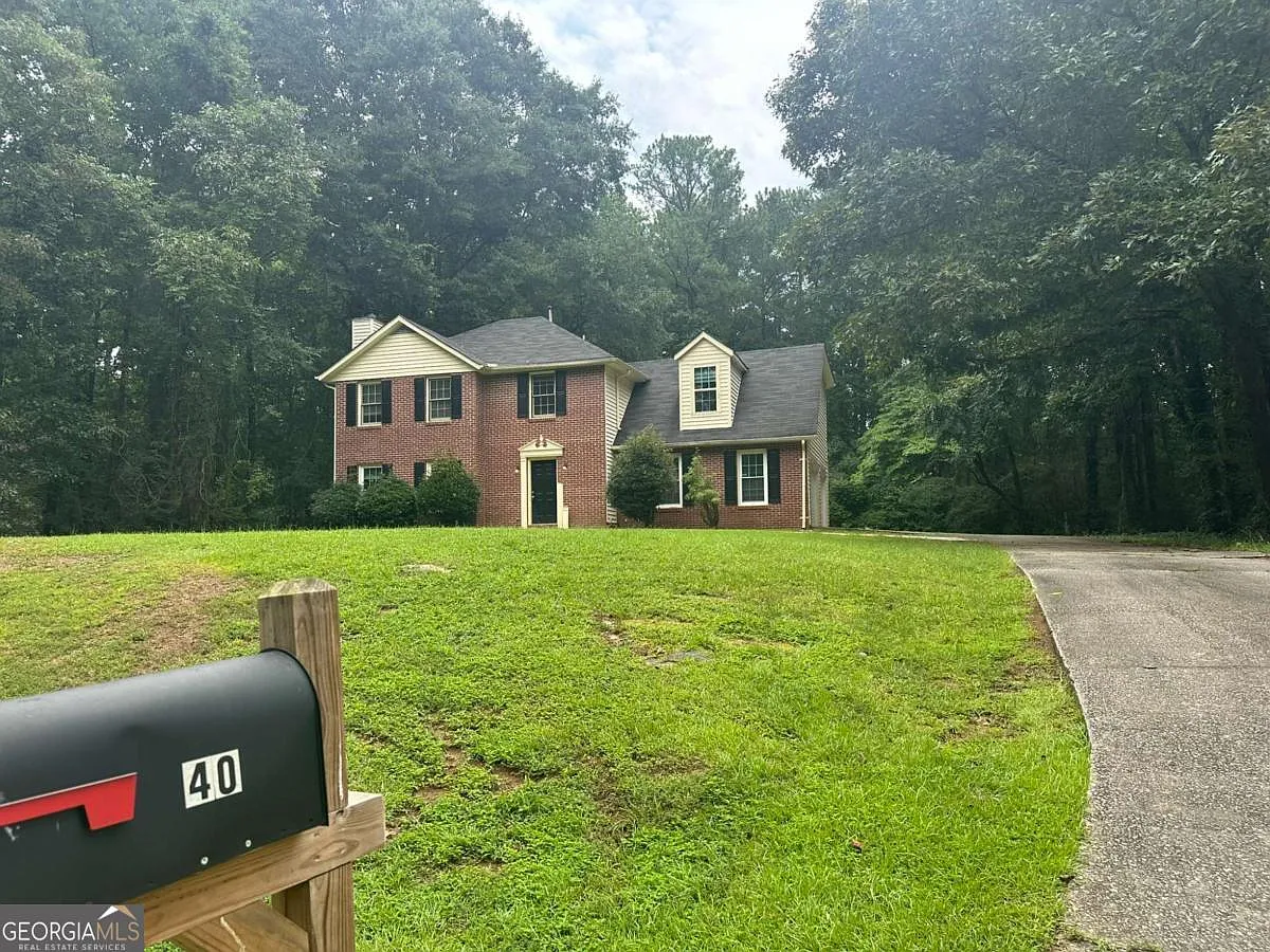 4 bed, 2.5 bath, 1921 sqft, $2,100 — Photo 2