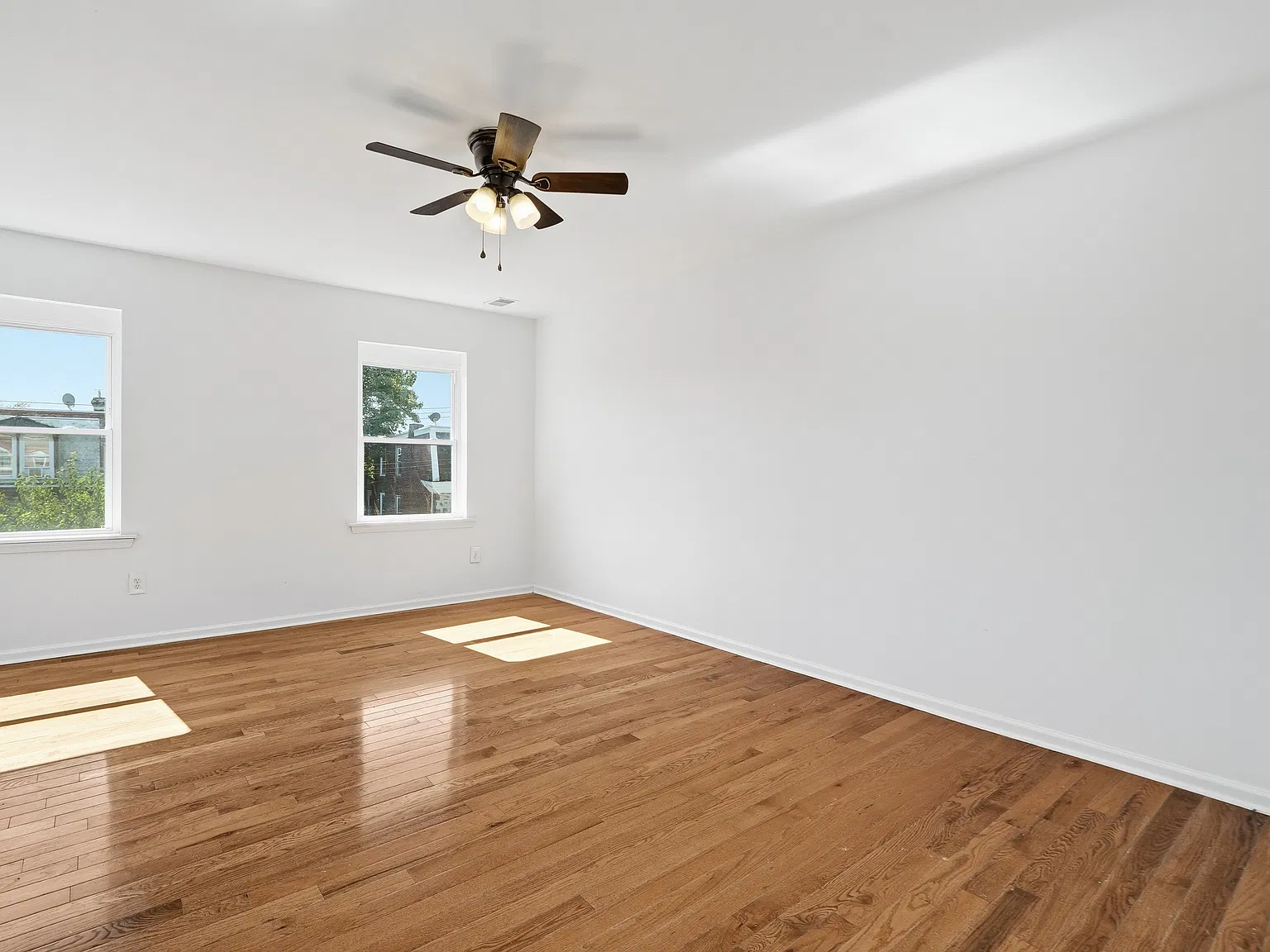 3 bed, $1,600 — Photo 3