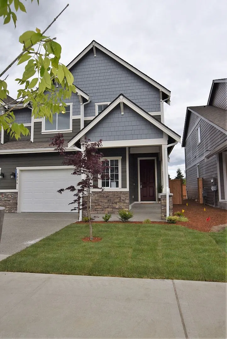 High End Townhouse next to Sports Complex and other Amenities! — Photo 1