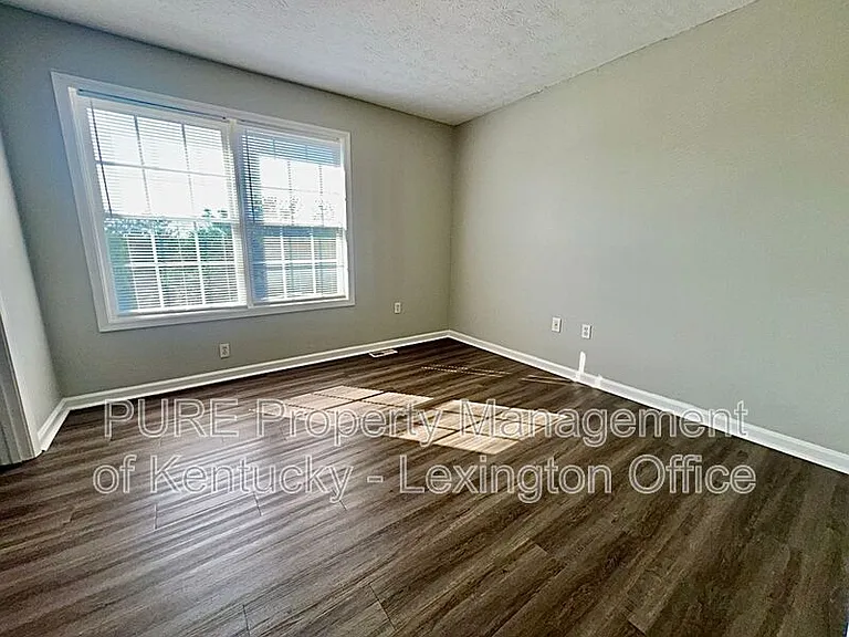 2561 Mackenzie Ln — Photo 16