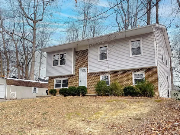 39592 Walnut Cir, Mechanicsville, MD 20659