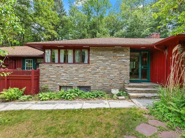 5 Woodland Dr, Paxton, MA 01612