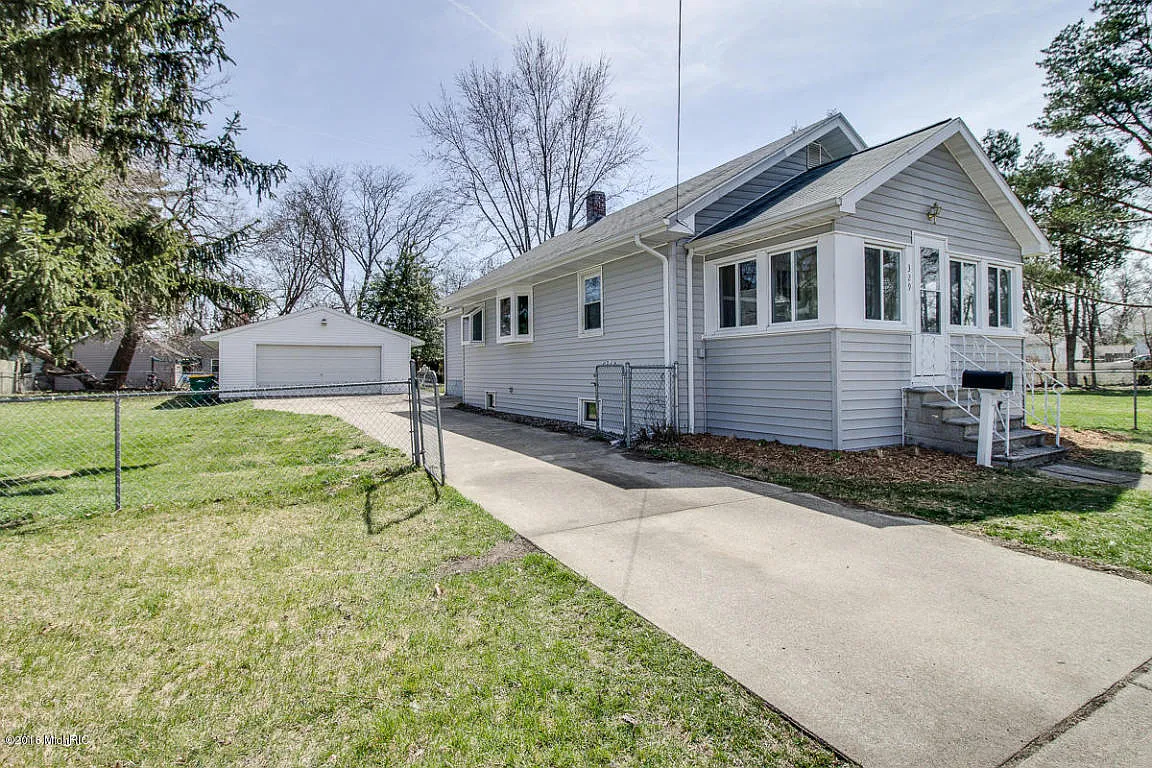 329 Wentworth Ave photo 1