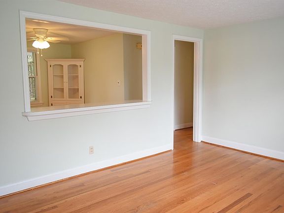 2nd image of 109 Phillips Cir