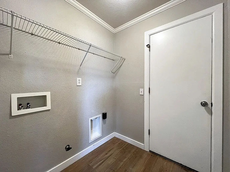 737 N Beachwood St — Photo 31