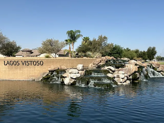931 E Cherry Hills Dr — Photo 1