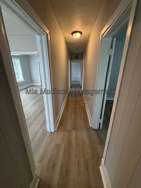 2 bed, 1.0 bath, 948 sqft, $1,495 — Photo 2