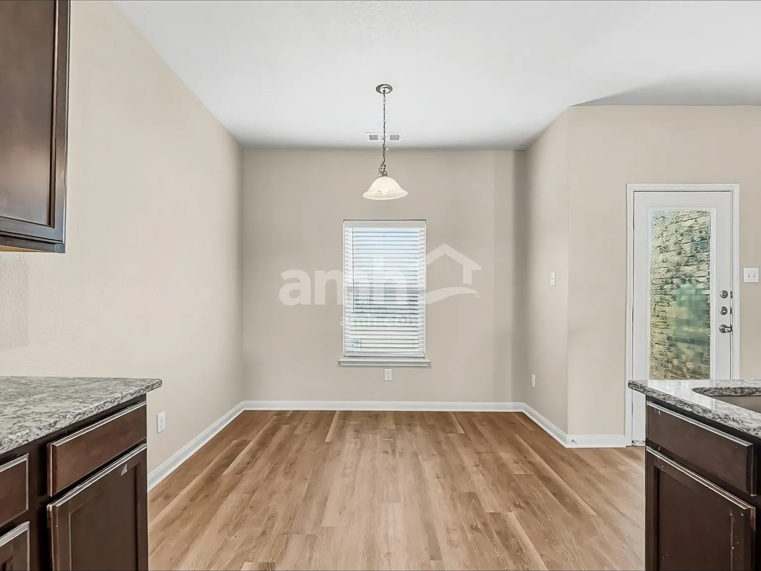 4 bed, 2.5 bath, 2312 sqft, $2,475 — Photo 4