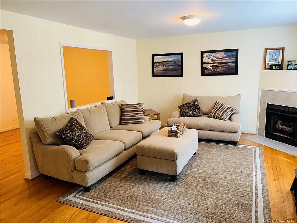 3 bed, 2.5 bath, 1438 sqft, $2,400 — Photo 2