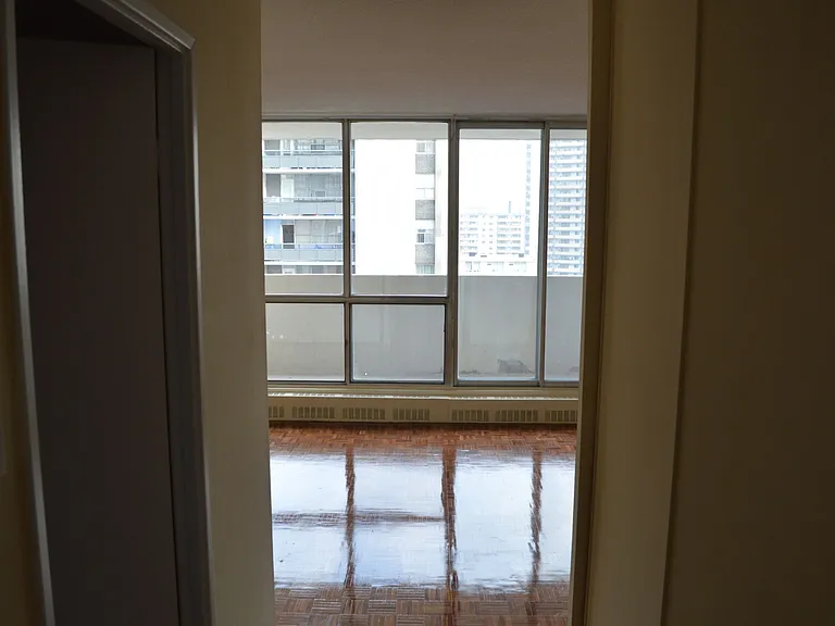 555 Sherbourne St — Photo 12