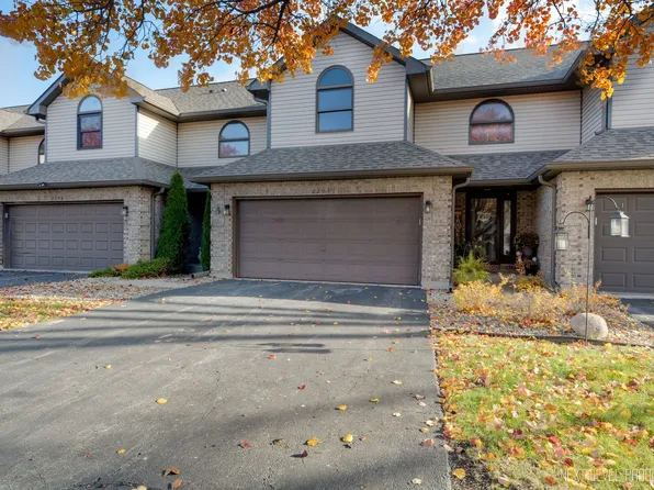 2204 Daffodil Dr, Crest Hill, IL 60403