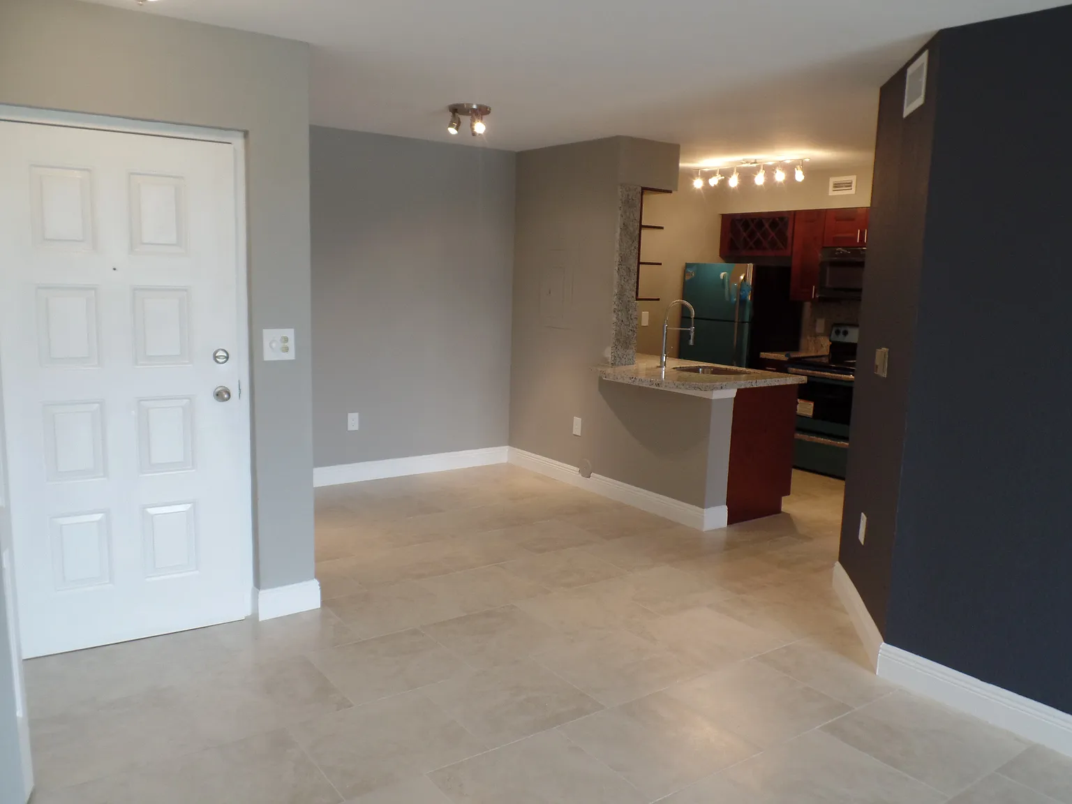 1 bed, 860 sqft, $1,995 — Photo 1