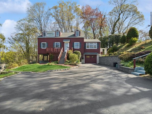 15 Wainscott Lane, East Setauket, NY 11733