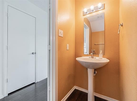 4th image of 2135 Cap Rock Ln