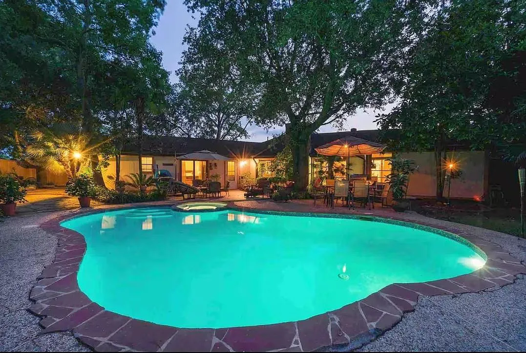 3 bed, 2.0 bath, 1744 sqft, $5,900 — Photo 1