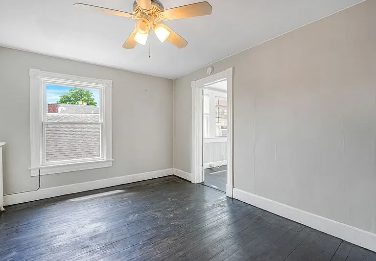 1004 Prince Edward St #3 — Photo 9