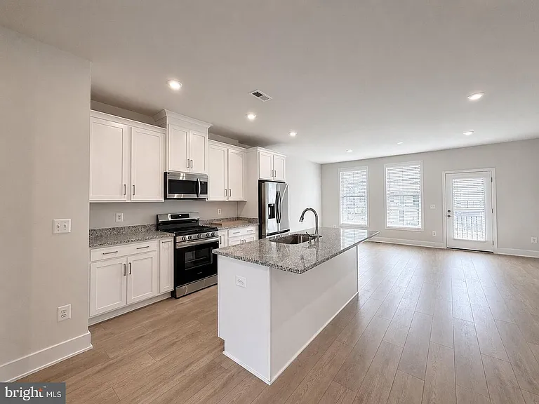 131 Sapphire St — Photo 13