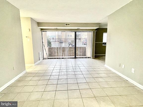 4th image of 11055 Camfield Ct