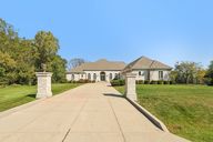 N42W27633 Alexander Ct-S0310-001.jpg