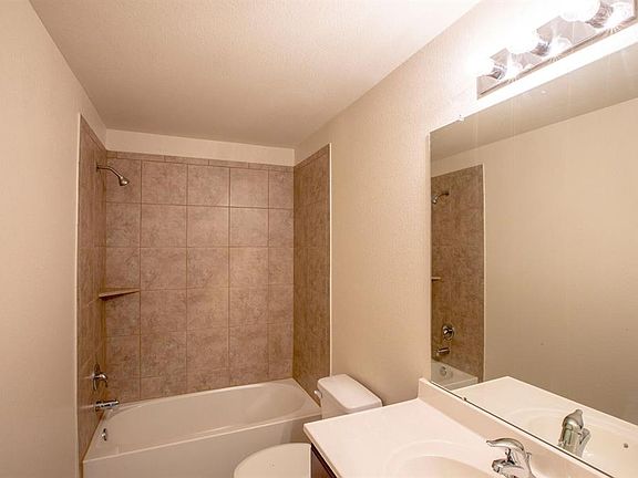 5th image of 15215 Crescent Brookfield Dr