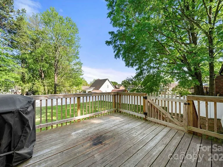 1428 Midlake Ave — Photo 25