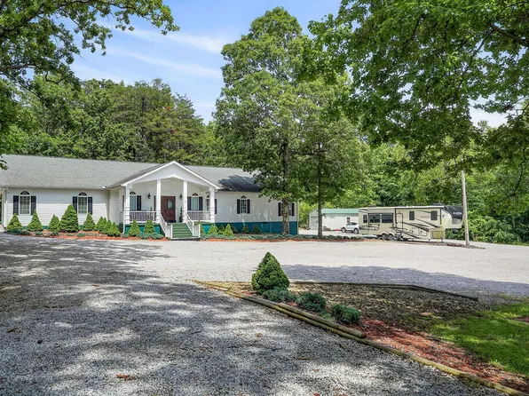 67 Woodlands Ct, Crossville, TN 38571