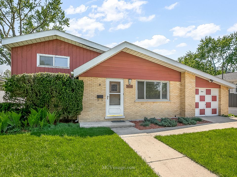 1st image of 12 E Eureka Dr