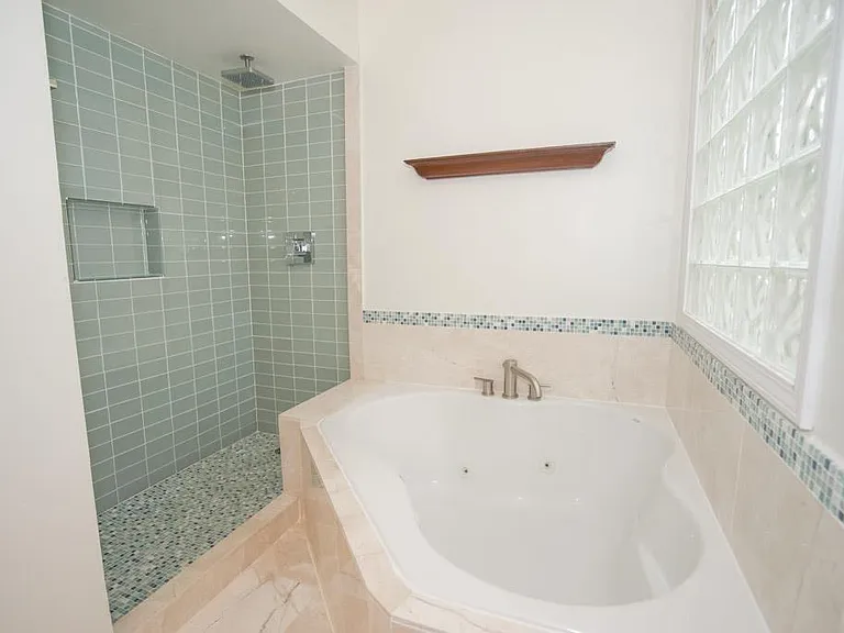 907 Hawthorne St — Photo 8