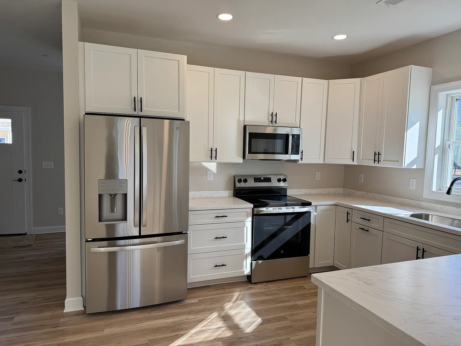 3 bed, 2.5 bath, 1800 sqft, $2,475 — Photo 2