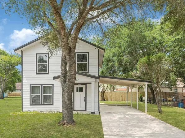 507 E 3rd St, El Campo, TX 77437