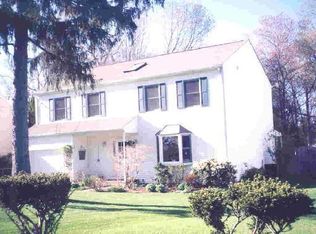 18 Geriak Rd, Stamford, CT 06905