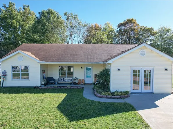 1454 Hillcrest Dr, Atwater, OH 44201