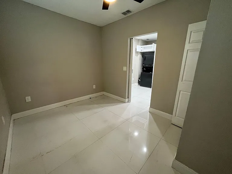 2726 Miami Ter #B — Photo 13