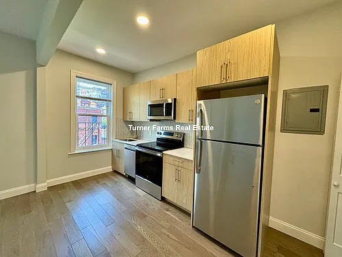 379 Commonwealth Ave Photo 1