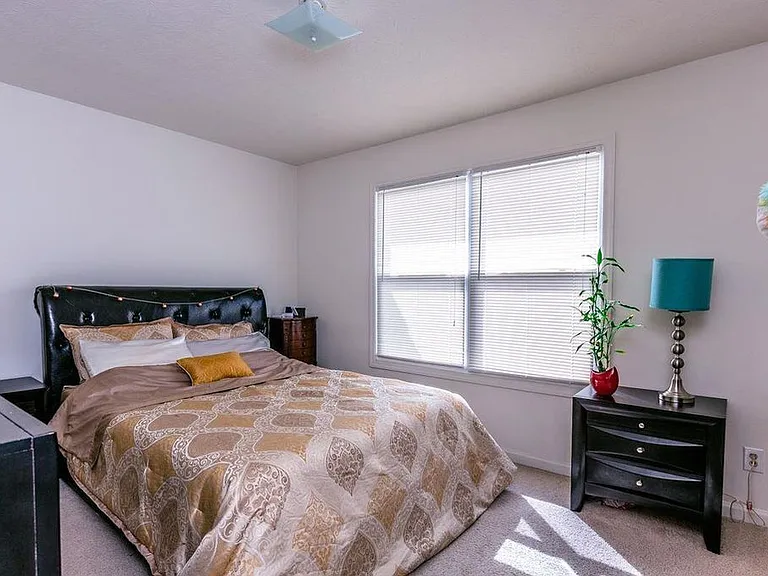 1246 Goldfinch Dr #B — Photo 4