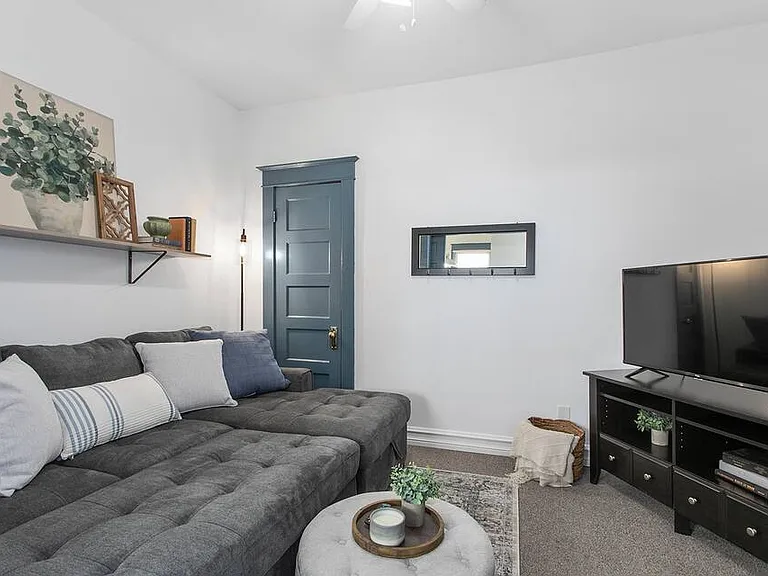 1424 W Walnut St #A — Photo 6